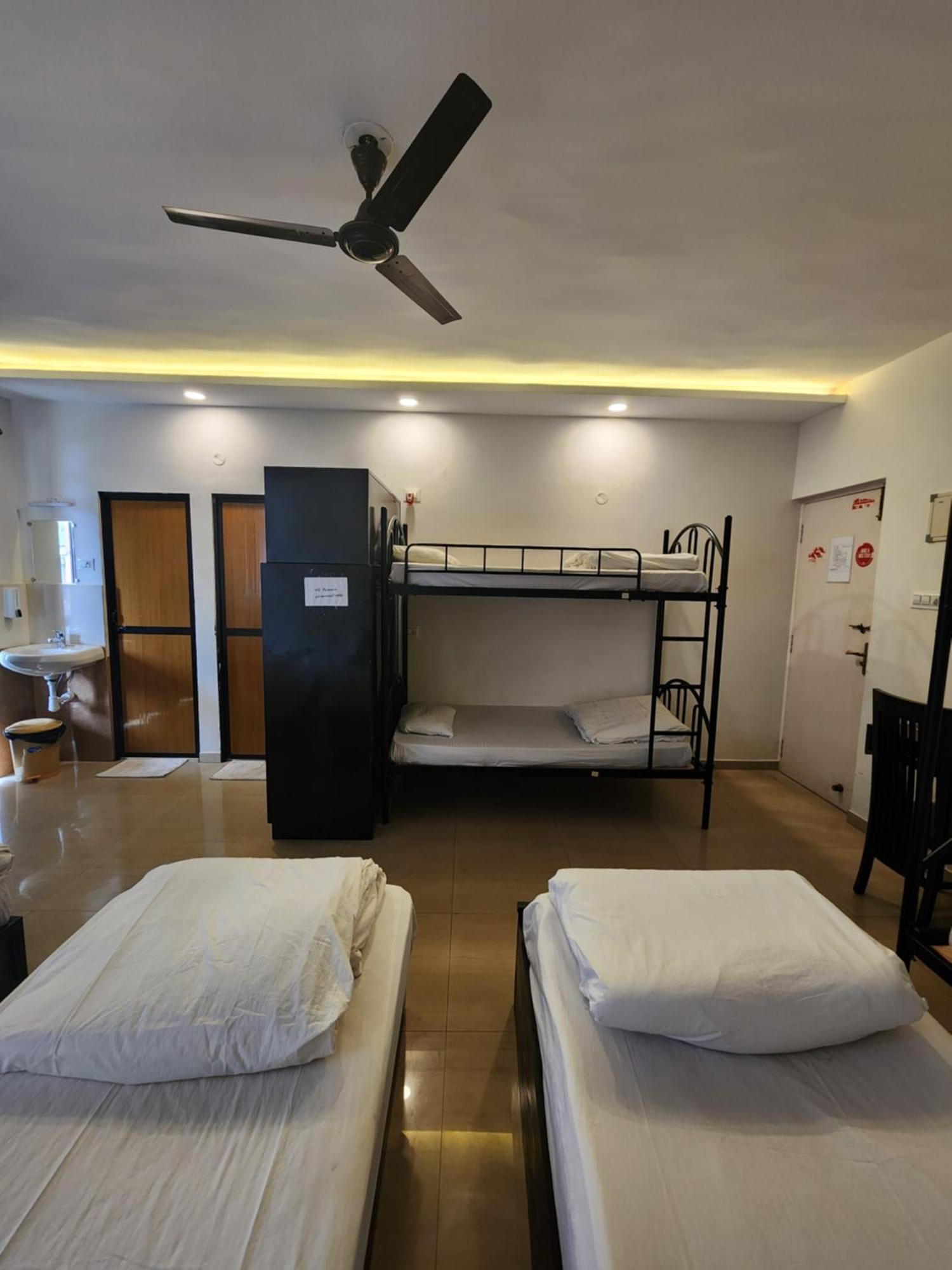 All Seasons Guest House I Rooms & Dorms มัดกอน ภายนอก รูปภาพ