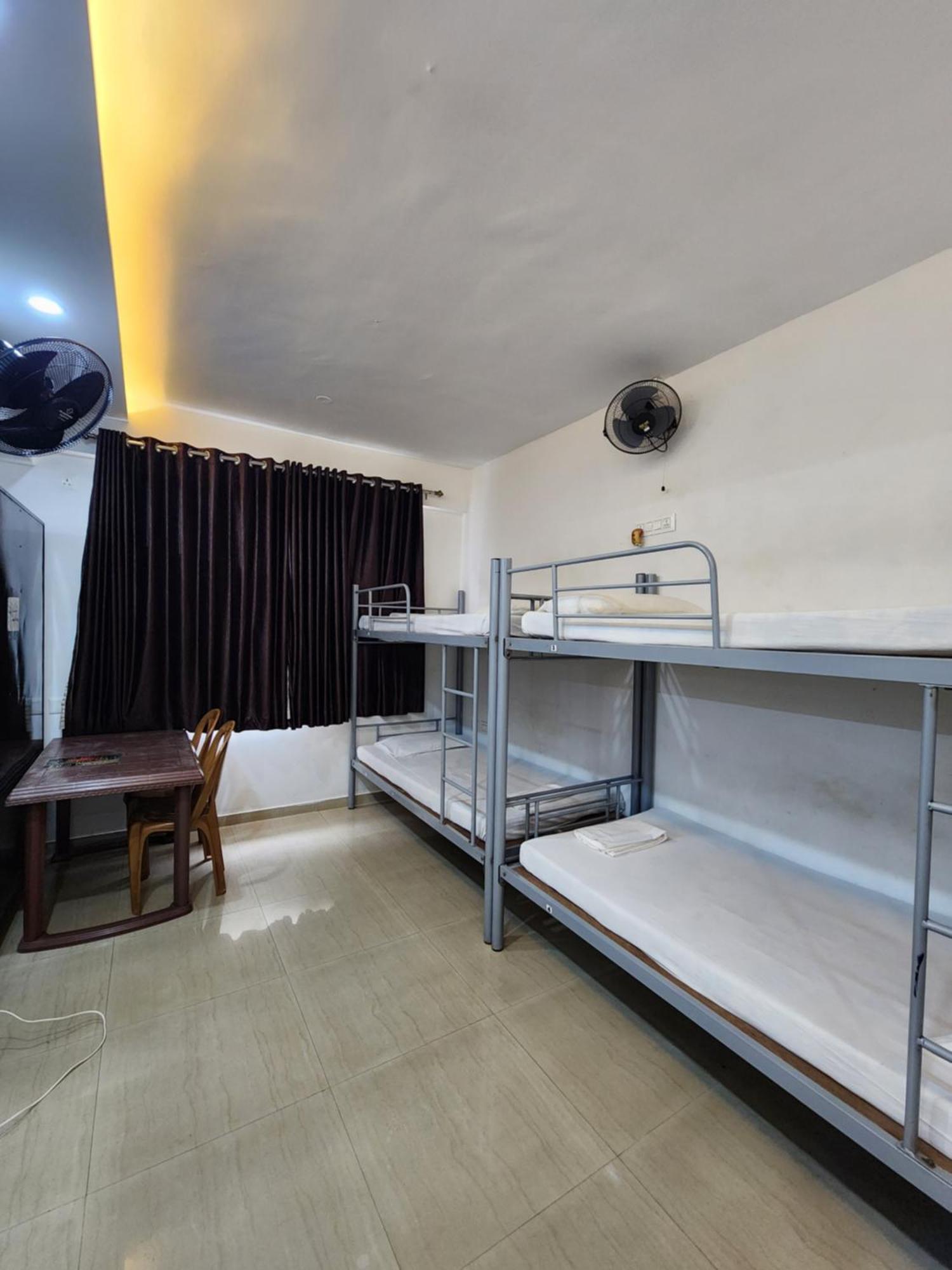 All Seasons Guest House I Rooms & Dorms มัดกอน ภายนอก รูปภาพ